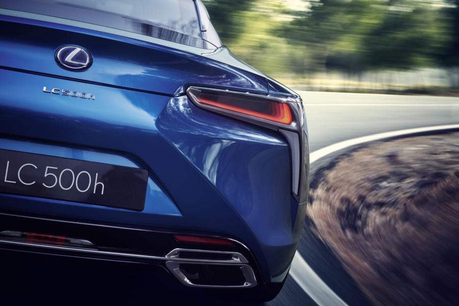  Lexus LC500h 2016 года  (EU) (фото 14 из 79)